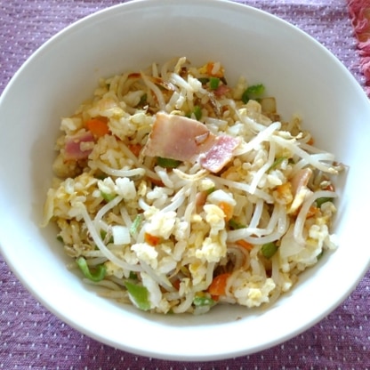 ご飯が少なくて野菜炒めみたいですが…パラパラでおいしかったです！
もう炒飯はこれに決まりです☆